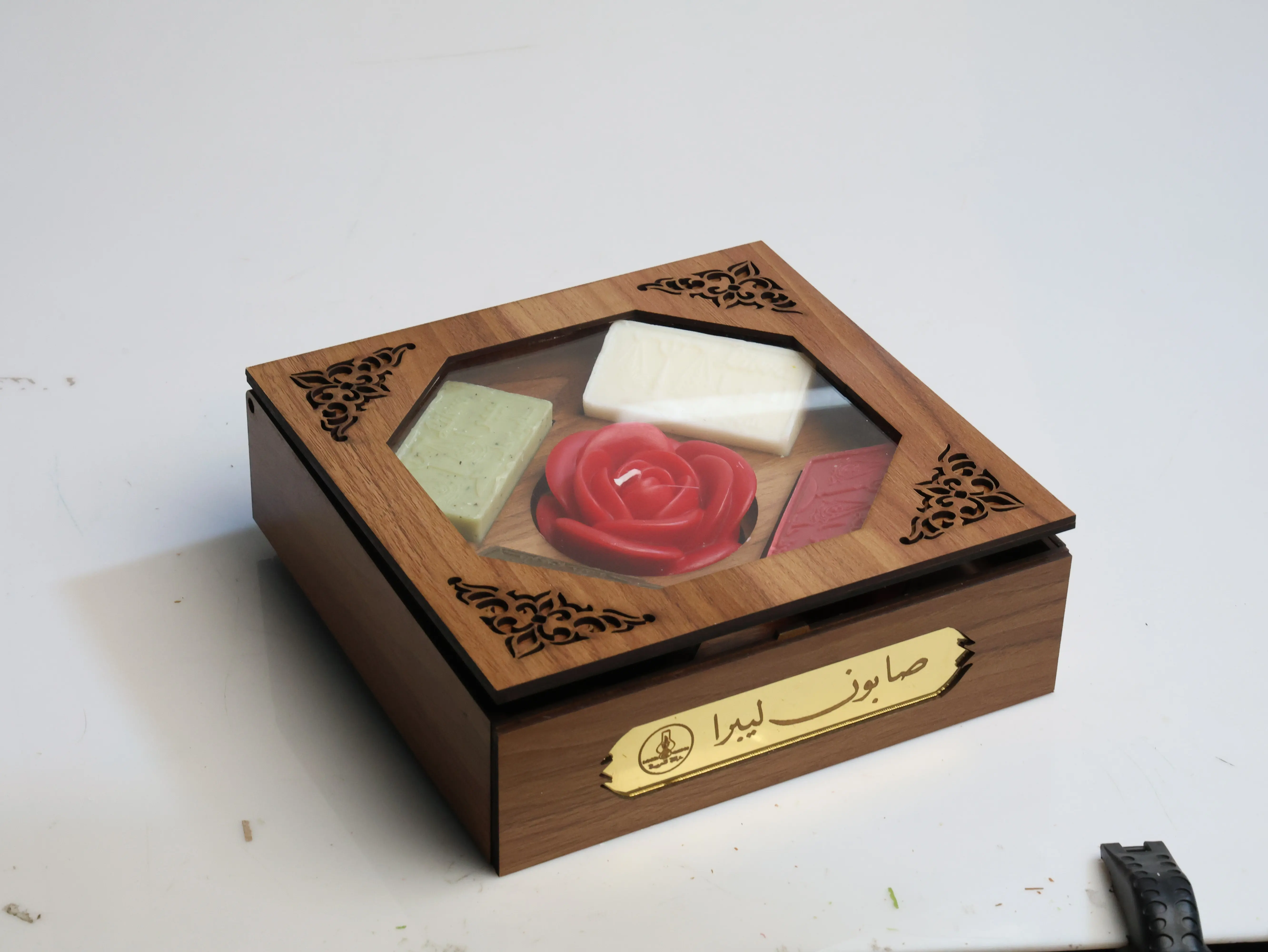 مجموعة ليبرا 5  قطع 
 4 ق صابون +شمعة رمان